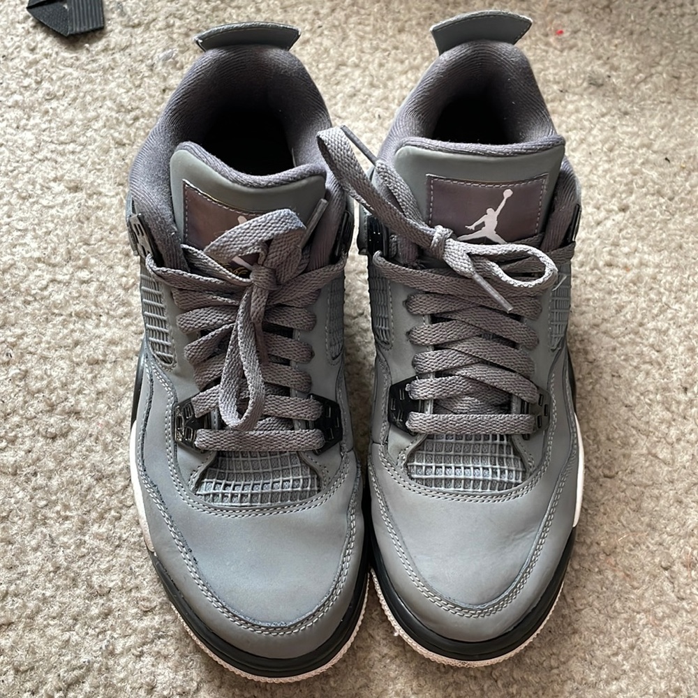 Jordan 4s Retro “Cool Grey’s” 2019. Size 7Y. Color: Grey.